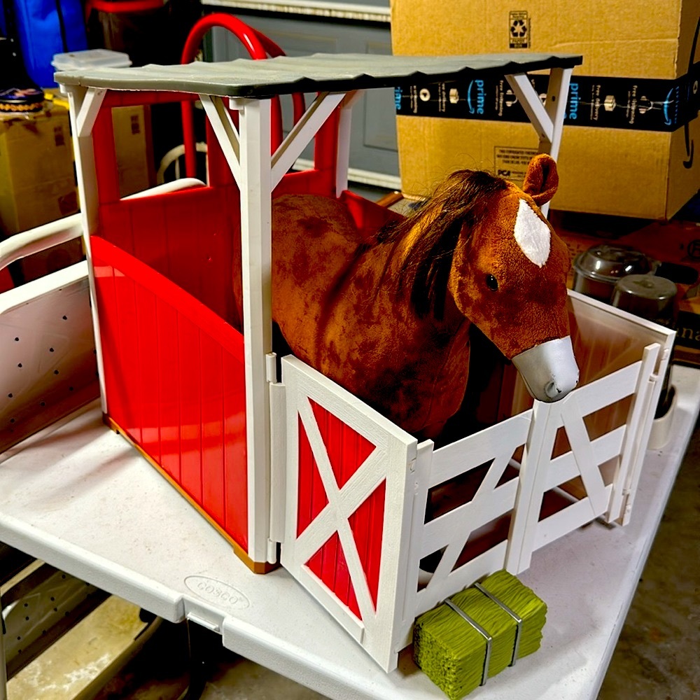 Barn and three horses, these are in good condition. - Picture 3 of 5